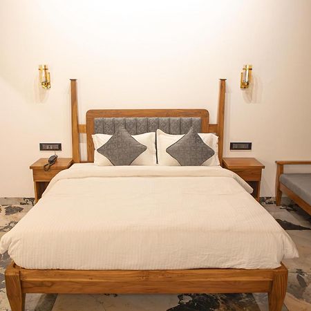 White Sand Beach Resort Kondivali Luaran gambar