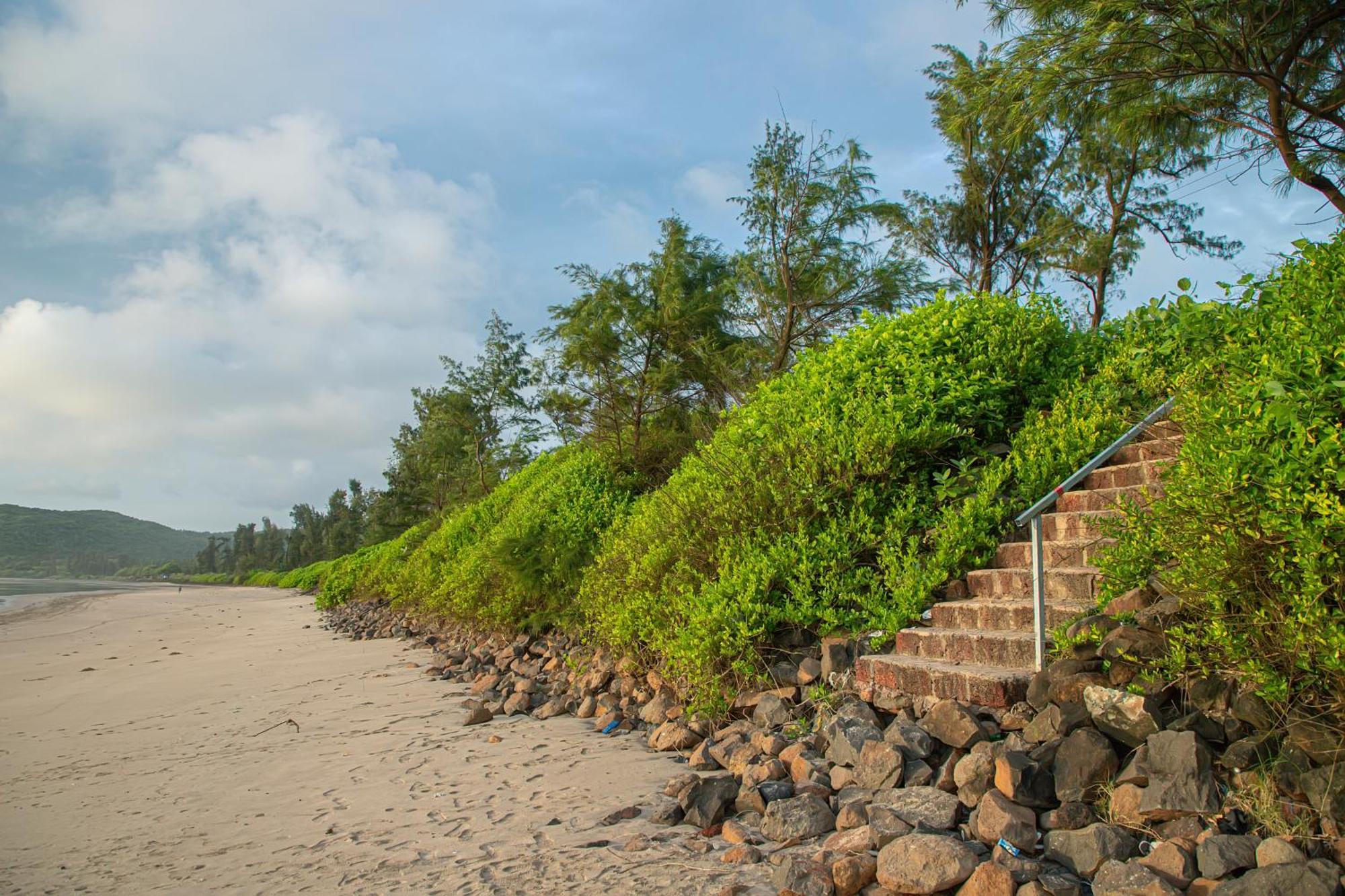 White Sand Beach Resort Kondivali Luaran gambar