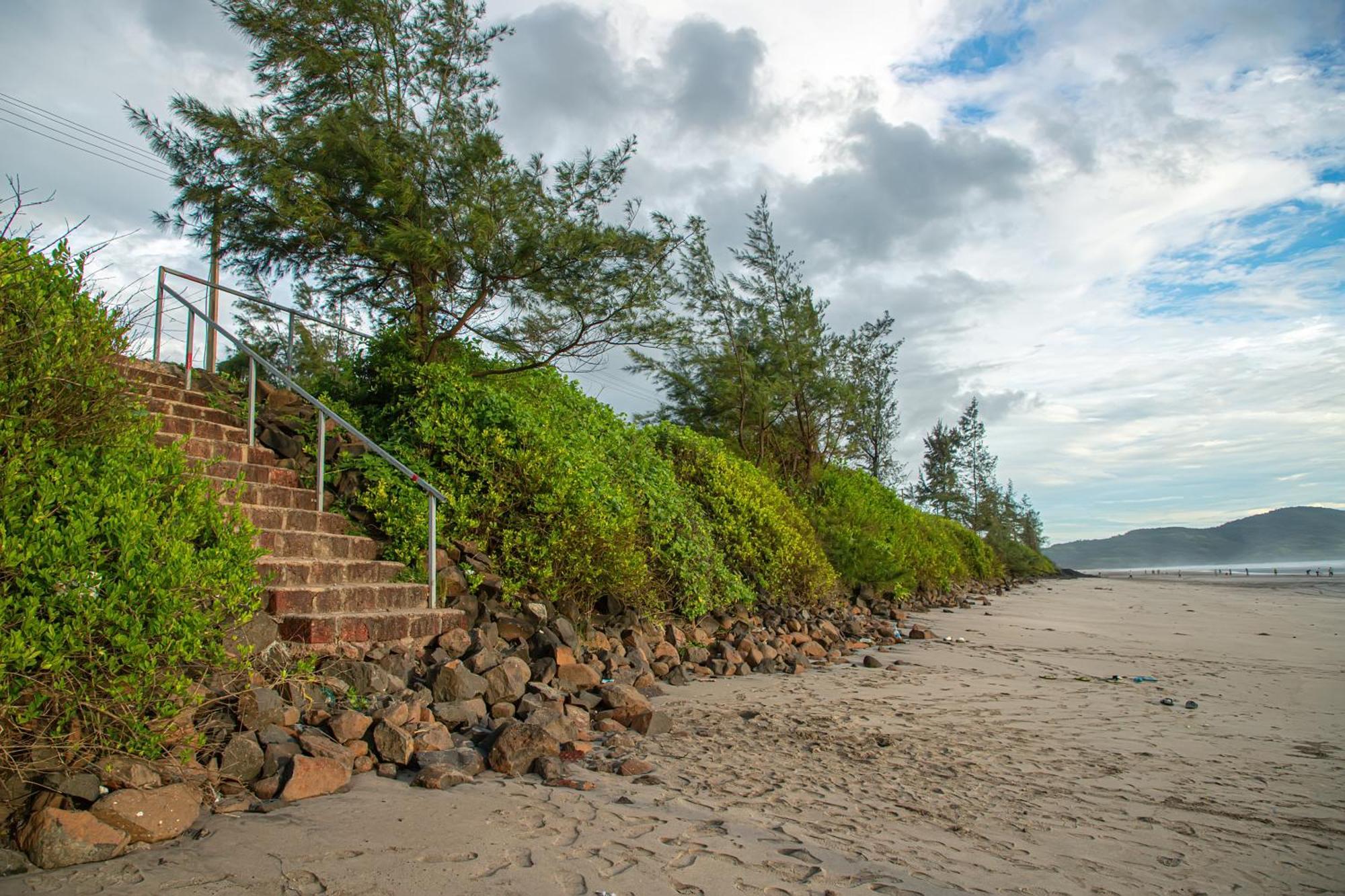 White Sand Beach Resort Kondivali Luaran gambar