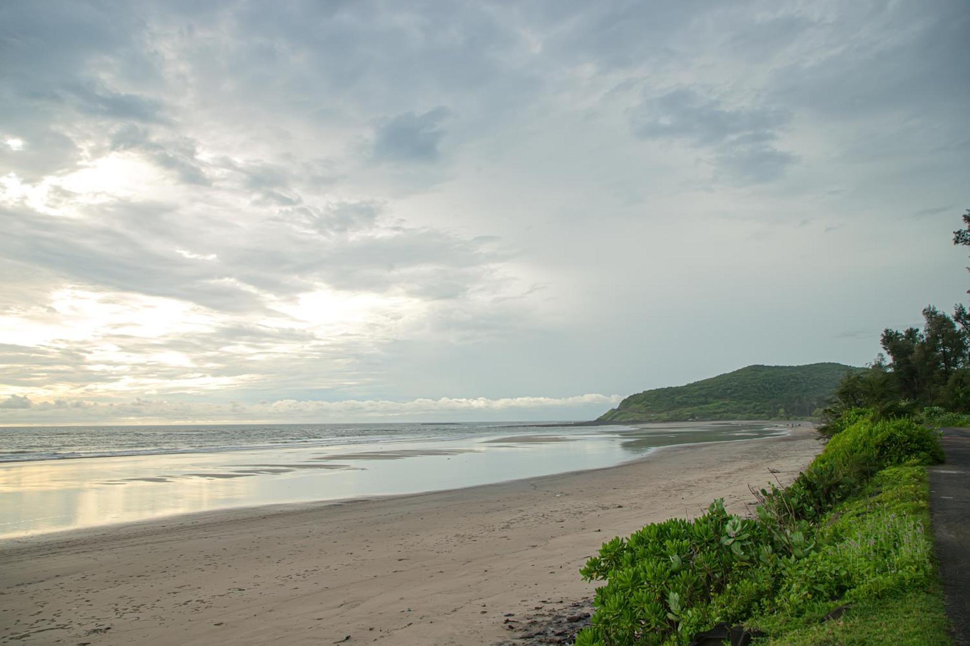 White Sand Beach Resort Kondivali Luaran gambar